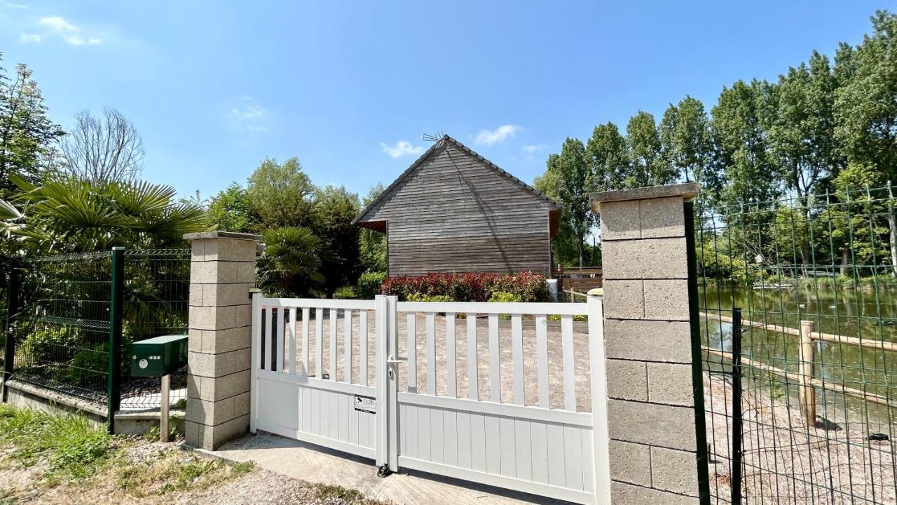 רו Chalet Avec Terrasse Sur Pilotis Vue Sur L'Etang מראה חיצוני תמונה
